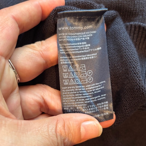 Tommy Hilfiger Men's Navy Sweater with Red and White Logo - Picture 5 of 6